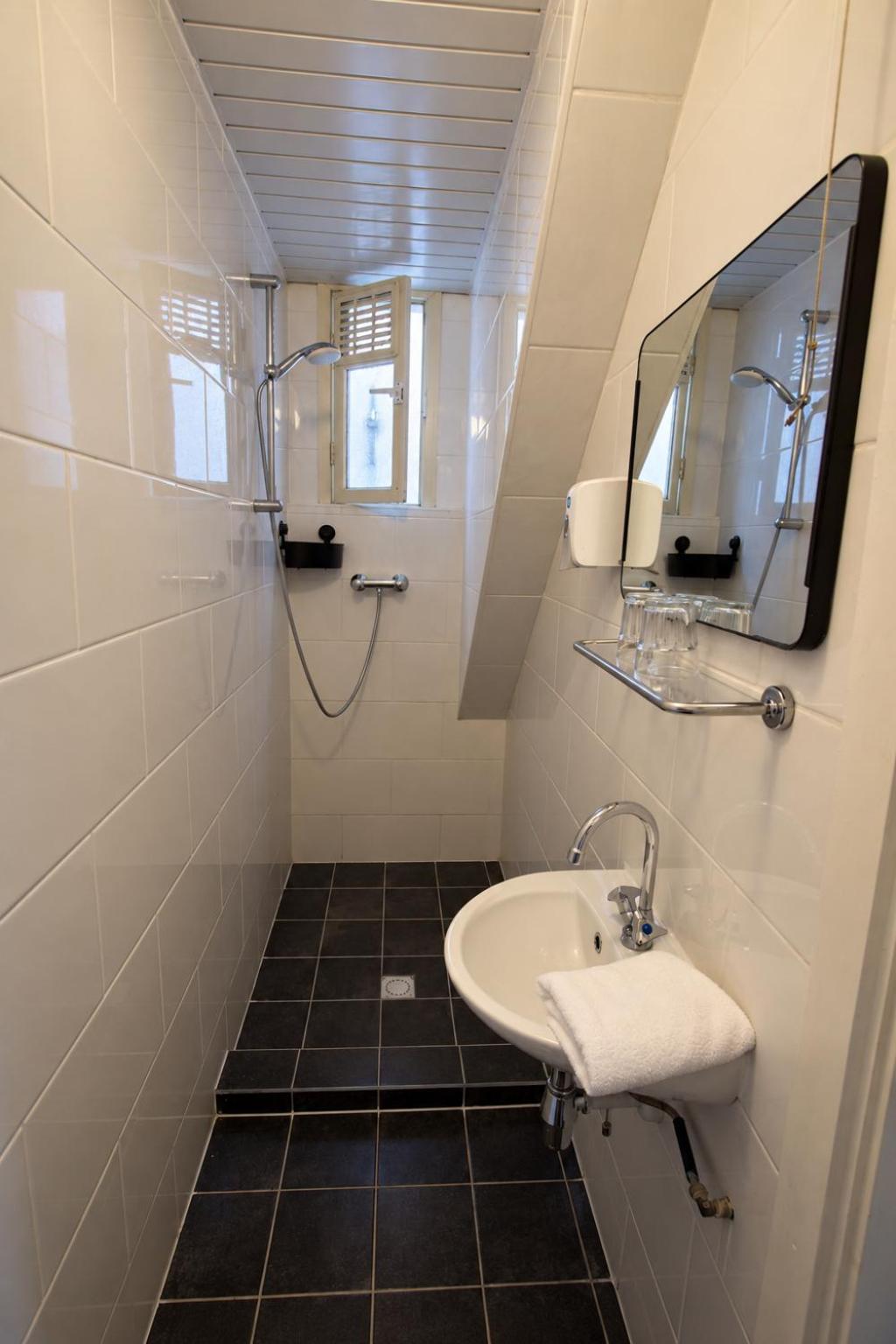Twin Room Shower