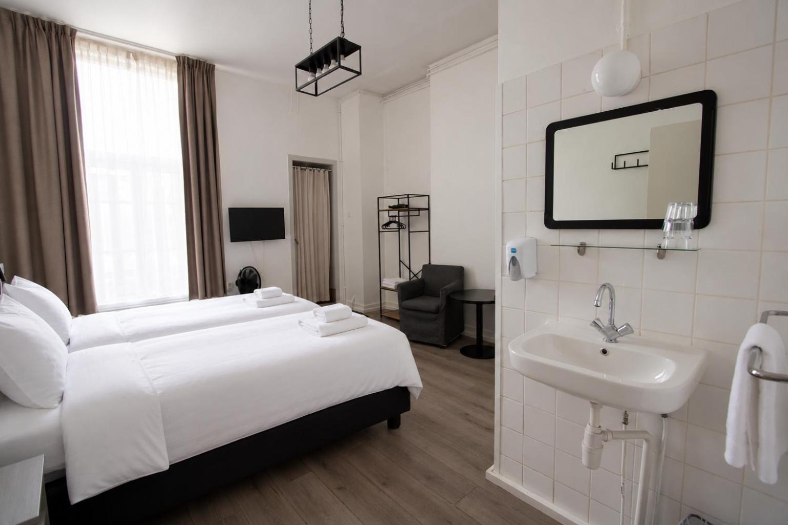 Twin Room Shower