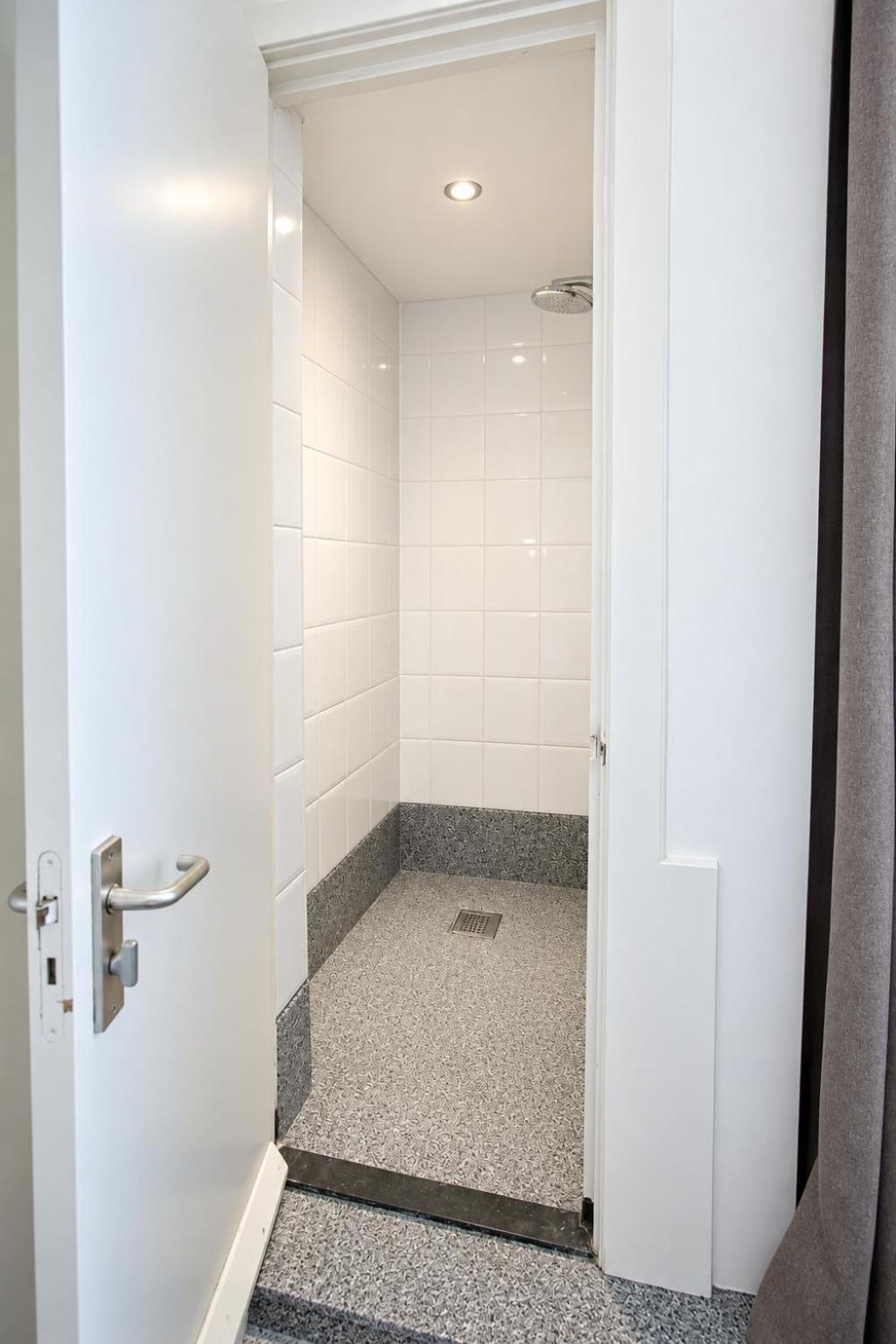 Twin Room Shower