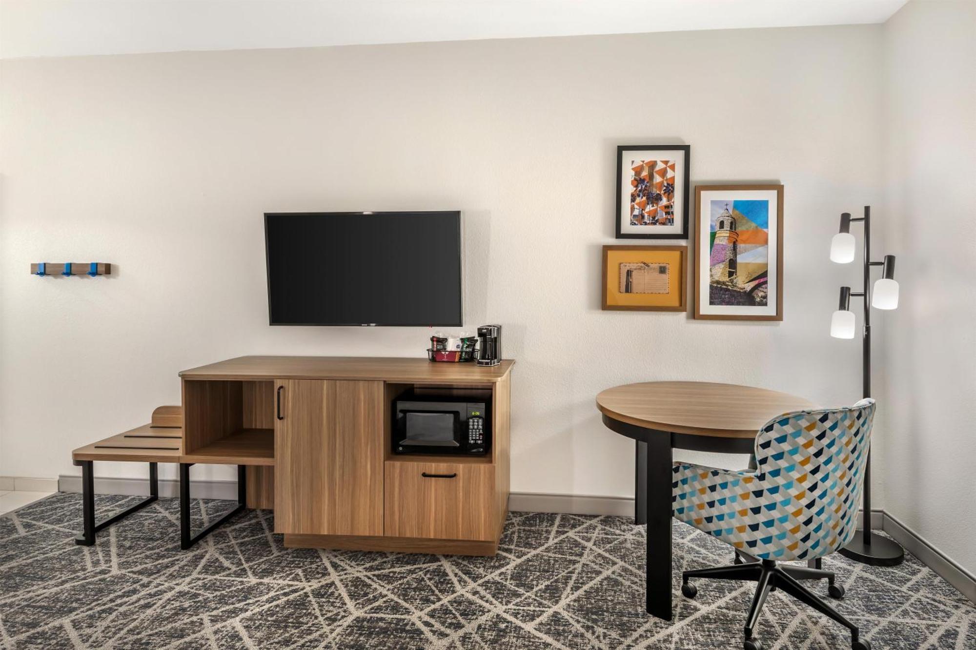King Room Accessible Tub Mobility Hearing Access or Non-Smoking
