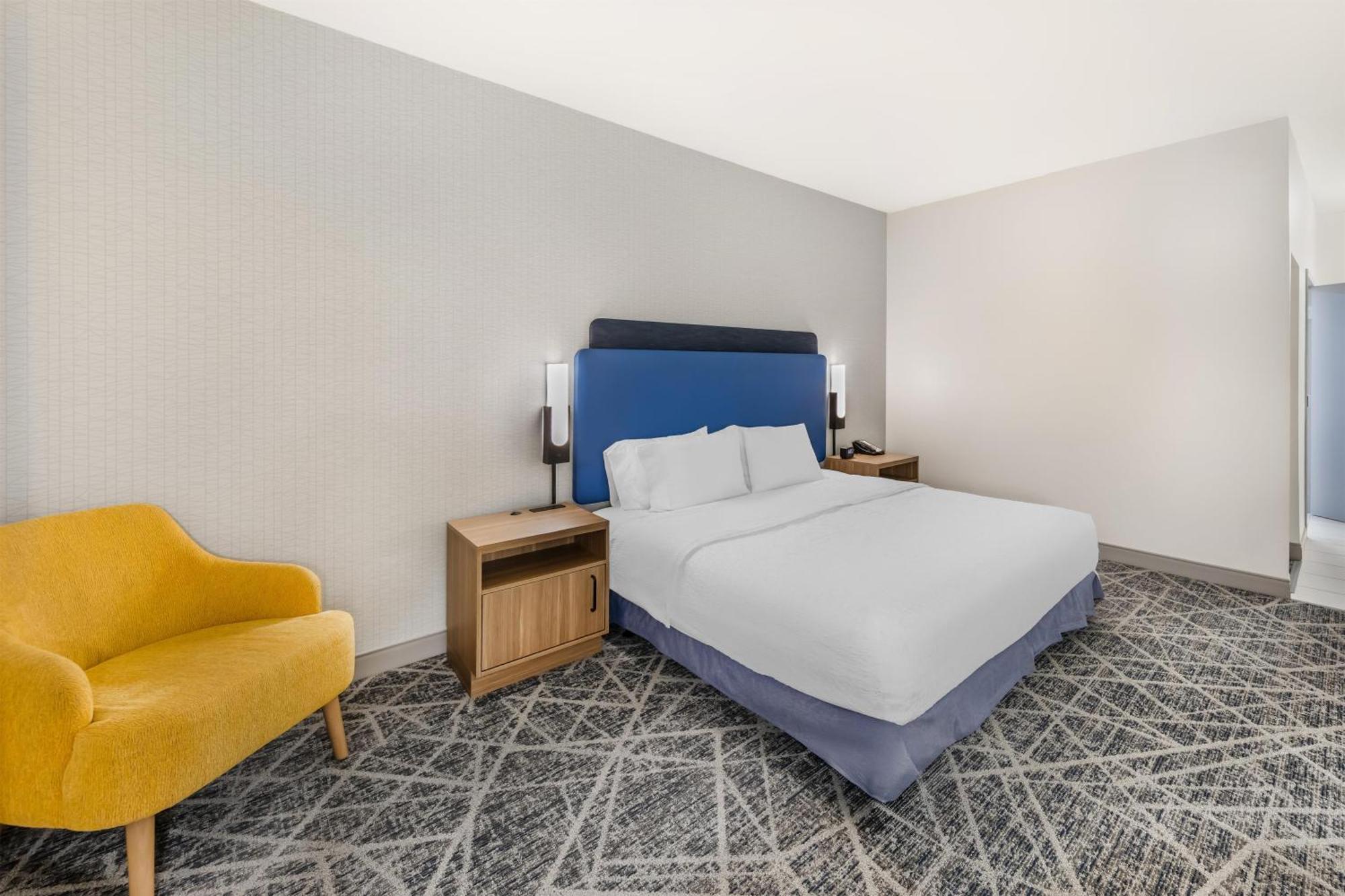 King Room with King Bed - Non-Smoking
