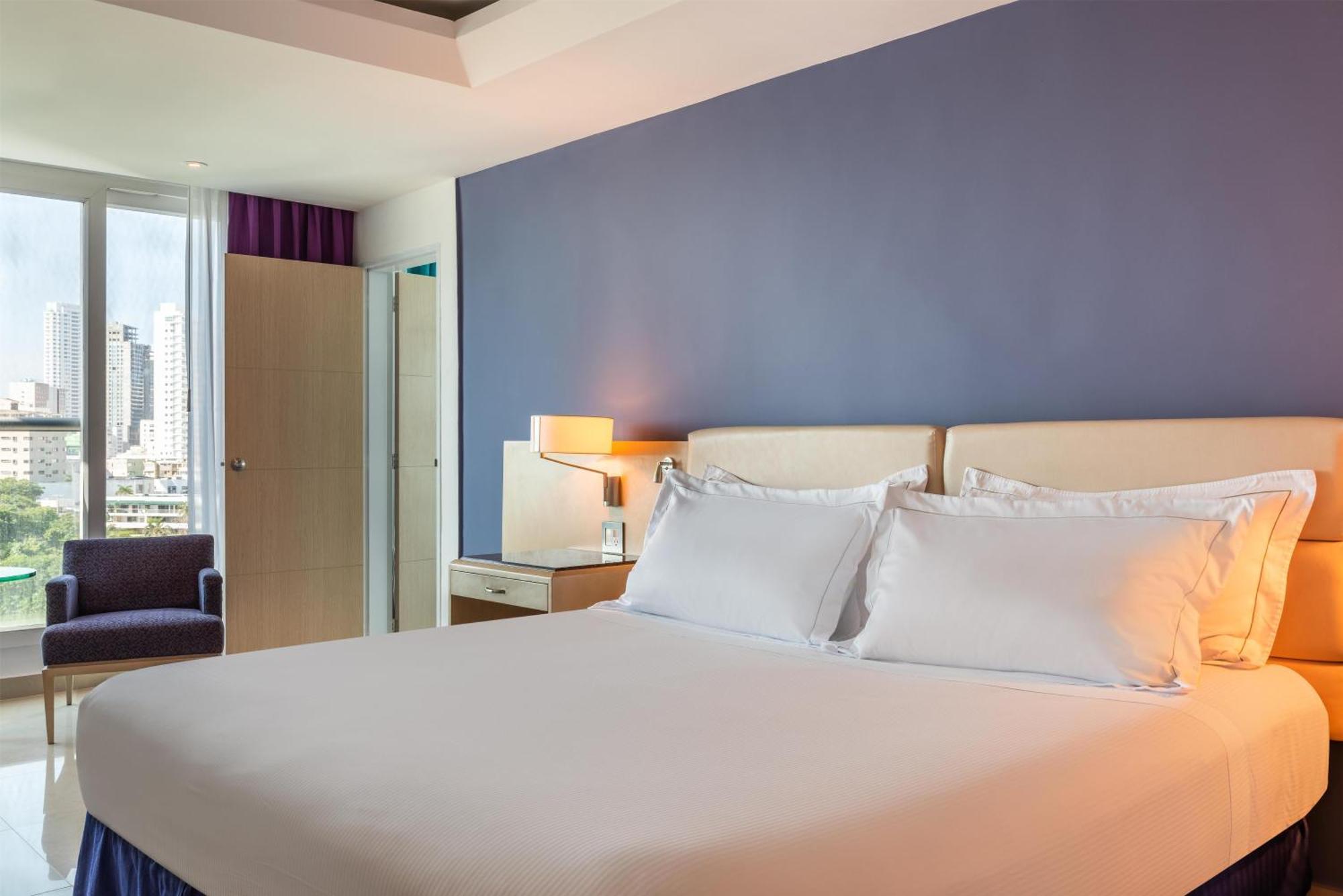 King Bed City View
