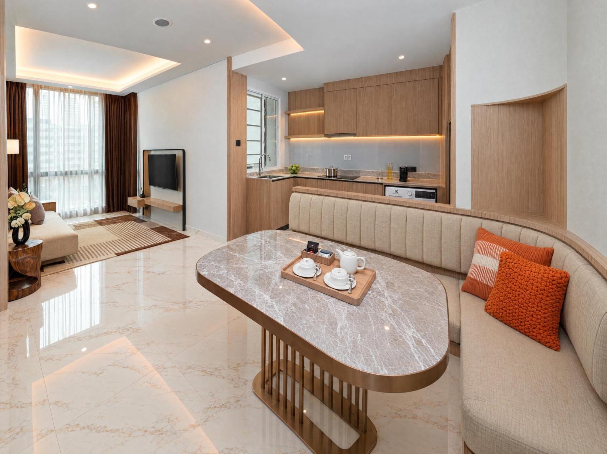 Deluxe One-Bedroom Apartment