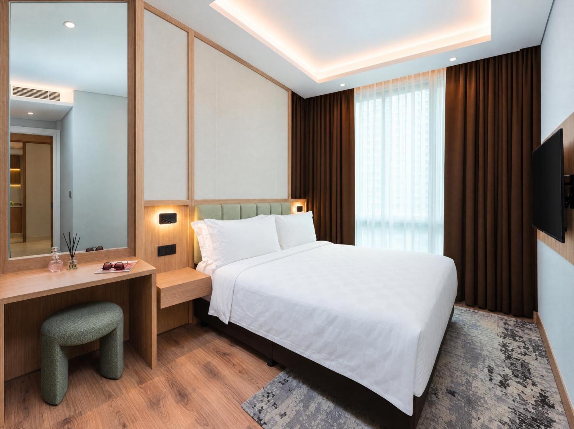 Deluxe One-Bedroom Apartment
