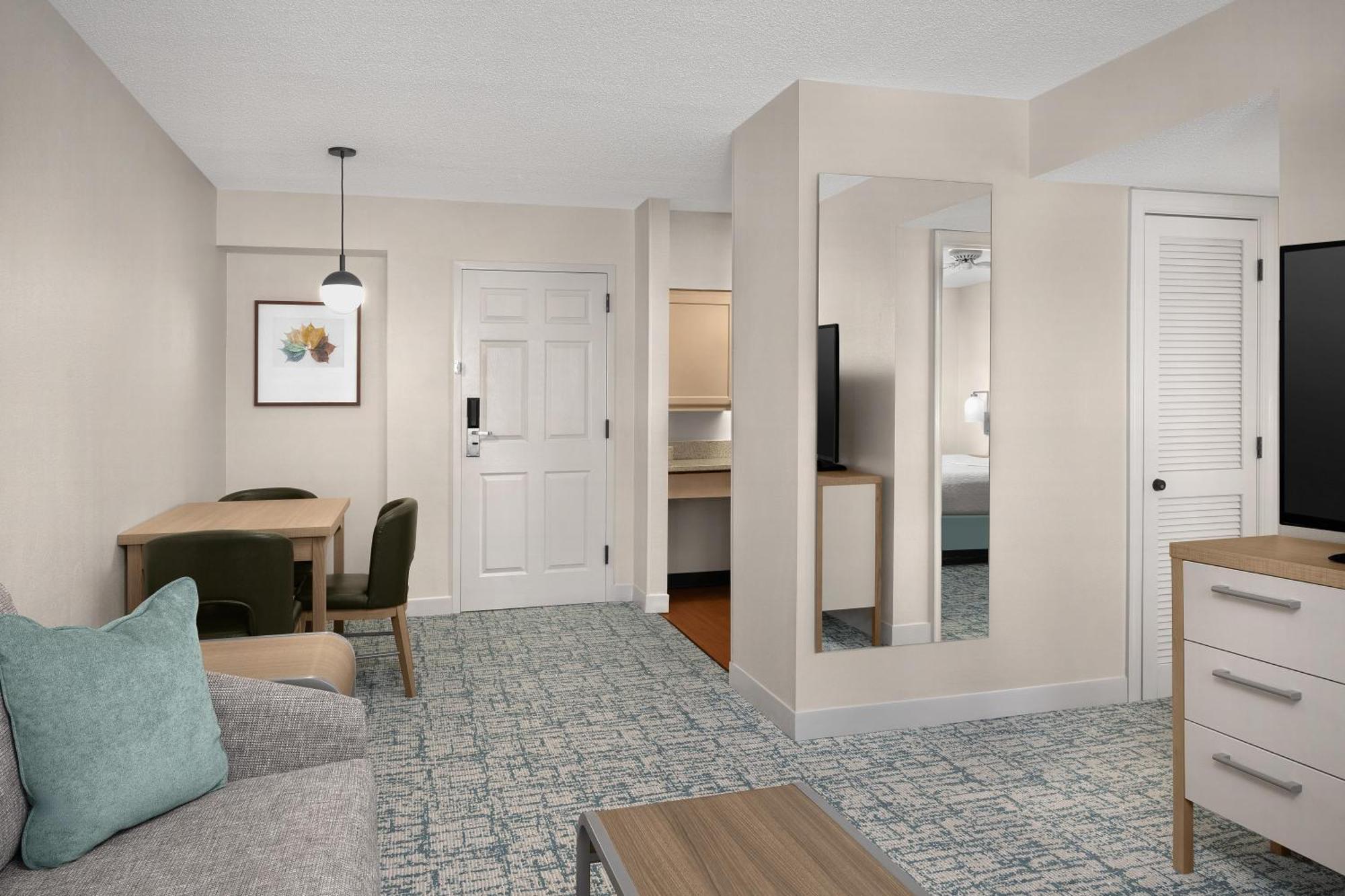 One-Bedroom Suite Two Double Beds Non-Smoking