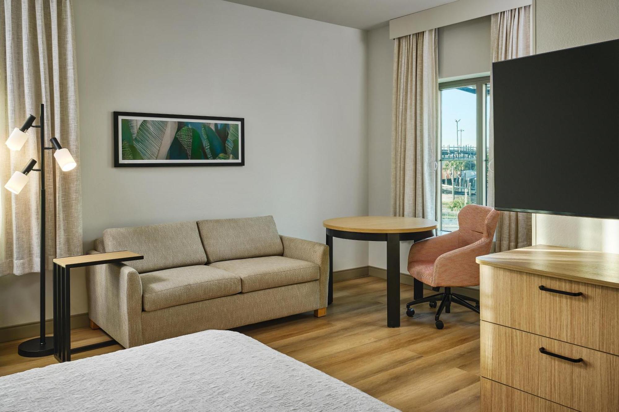 King Room Tub Mobility Access or Non-Smoking