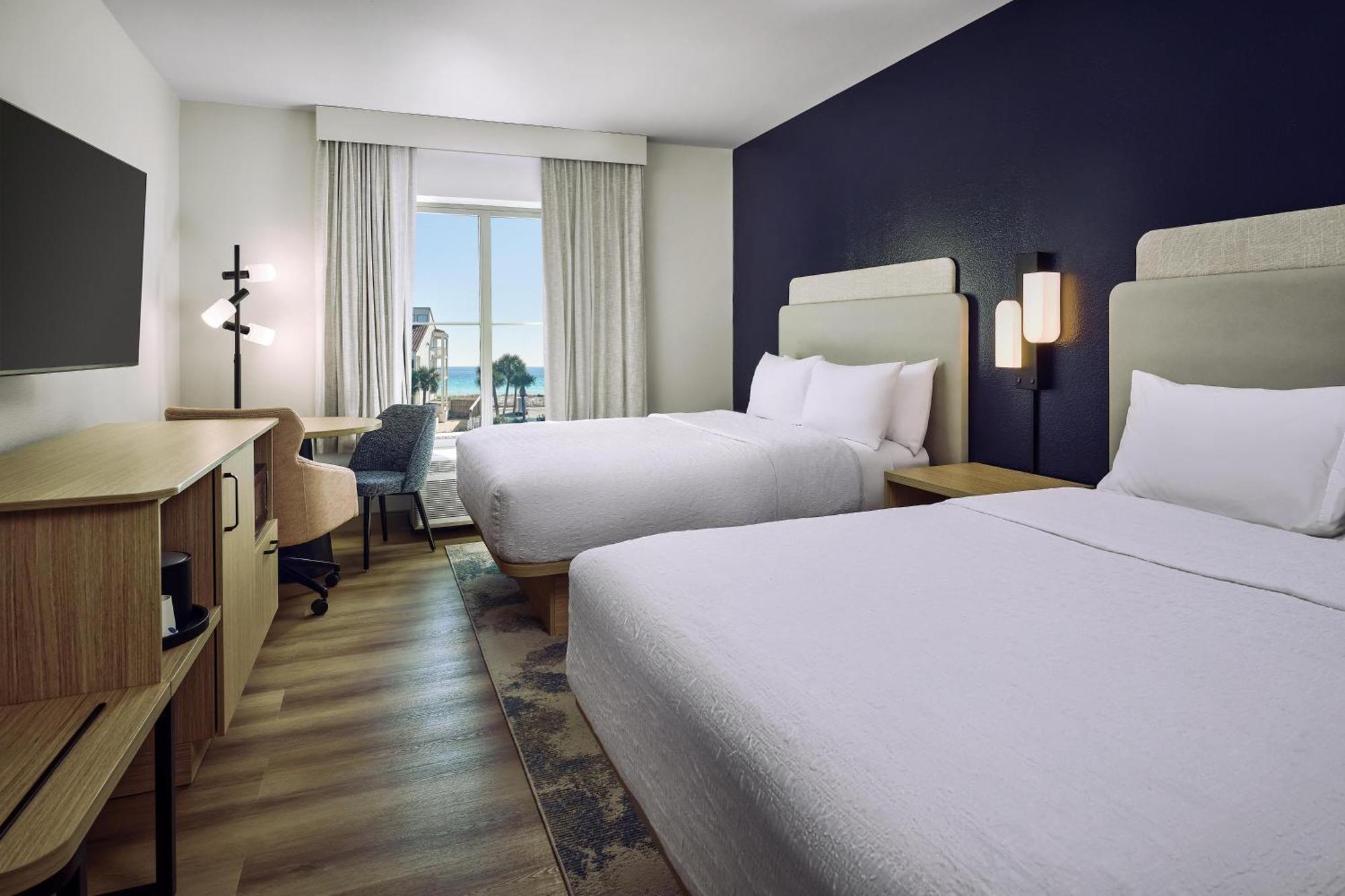 Standard Queen Room Partial Gulf View Non-Smoking
