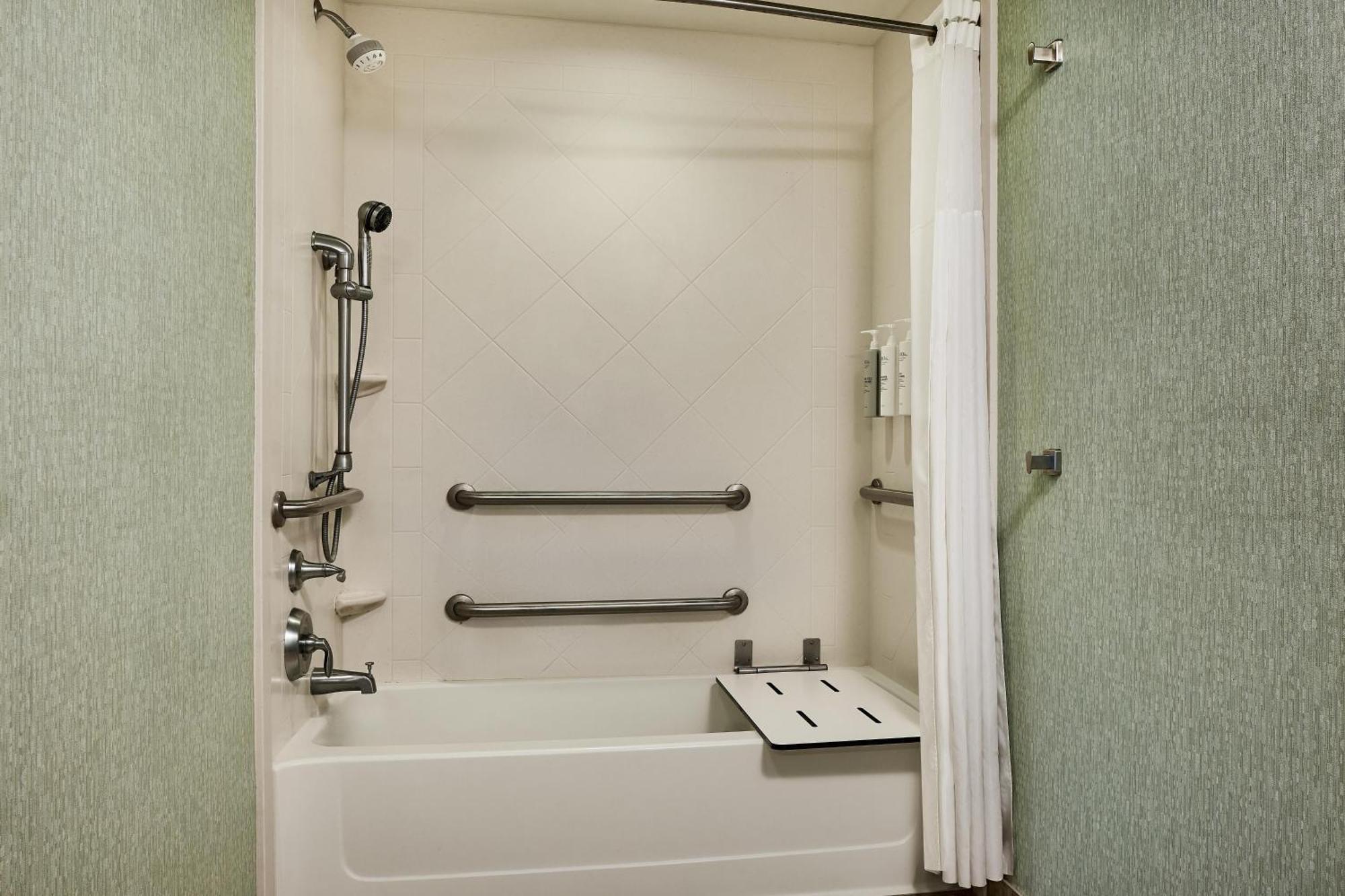 King Room Tub Mobility Access or Non-Smoking