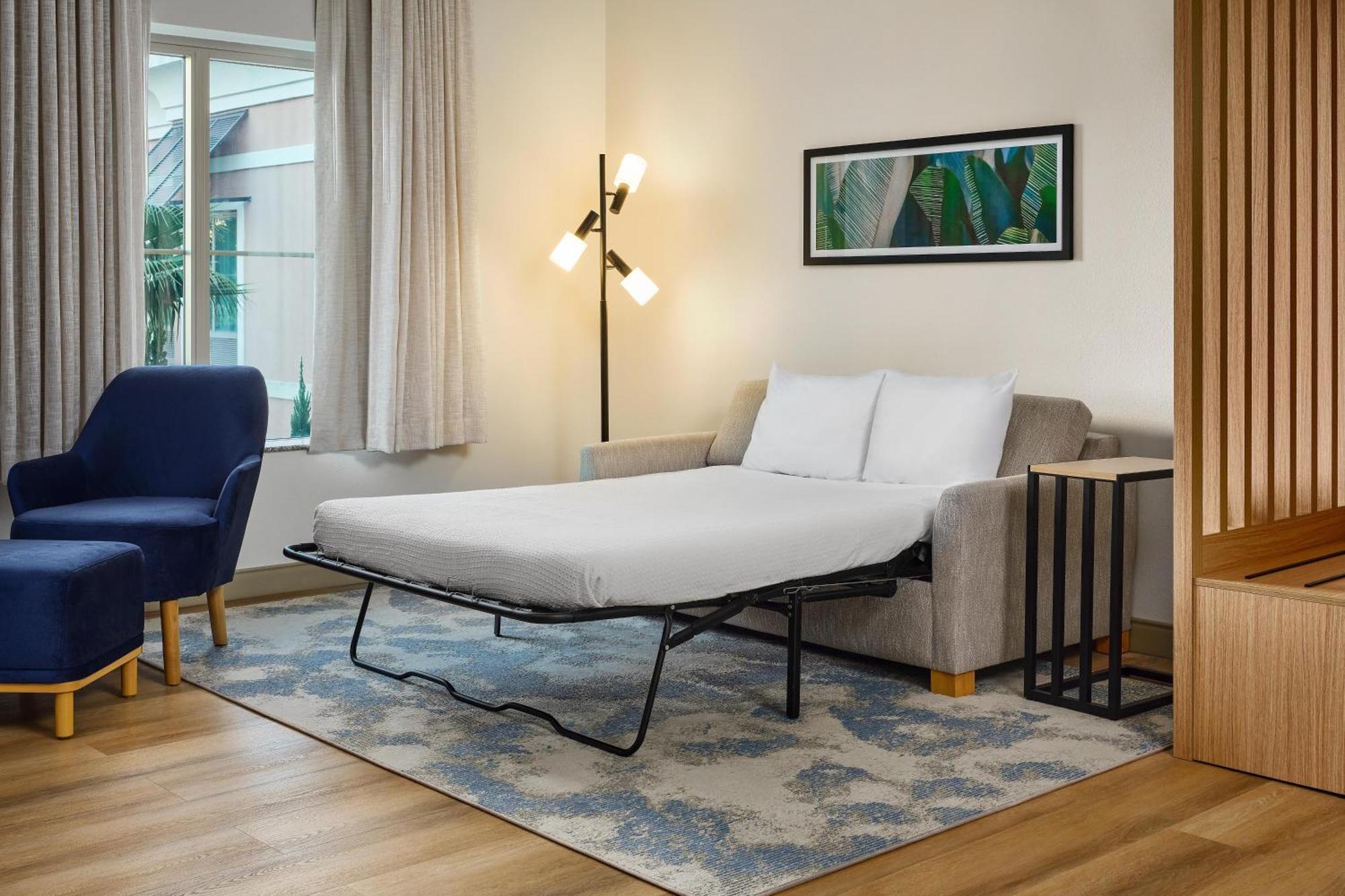 King Room Tub Mobility Access or Non-Smoking