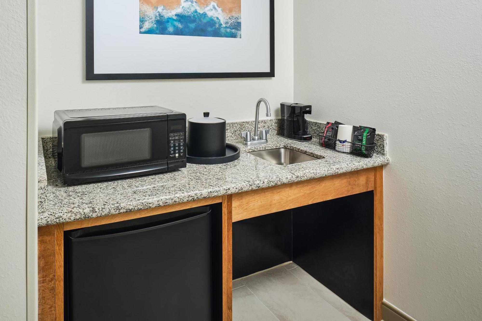 King Room Tub Mobility Access or Non-Smoking