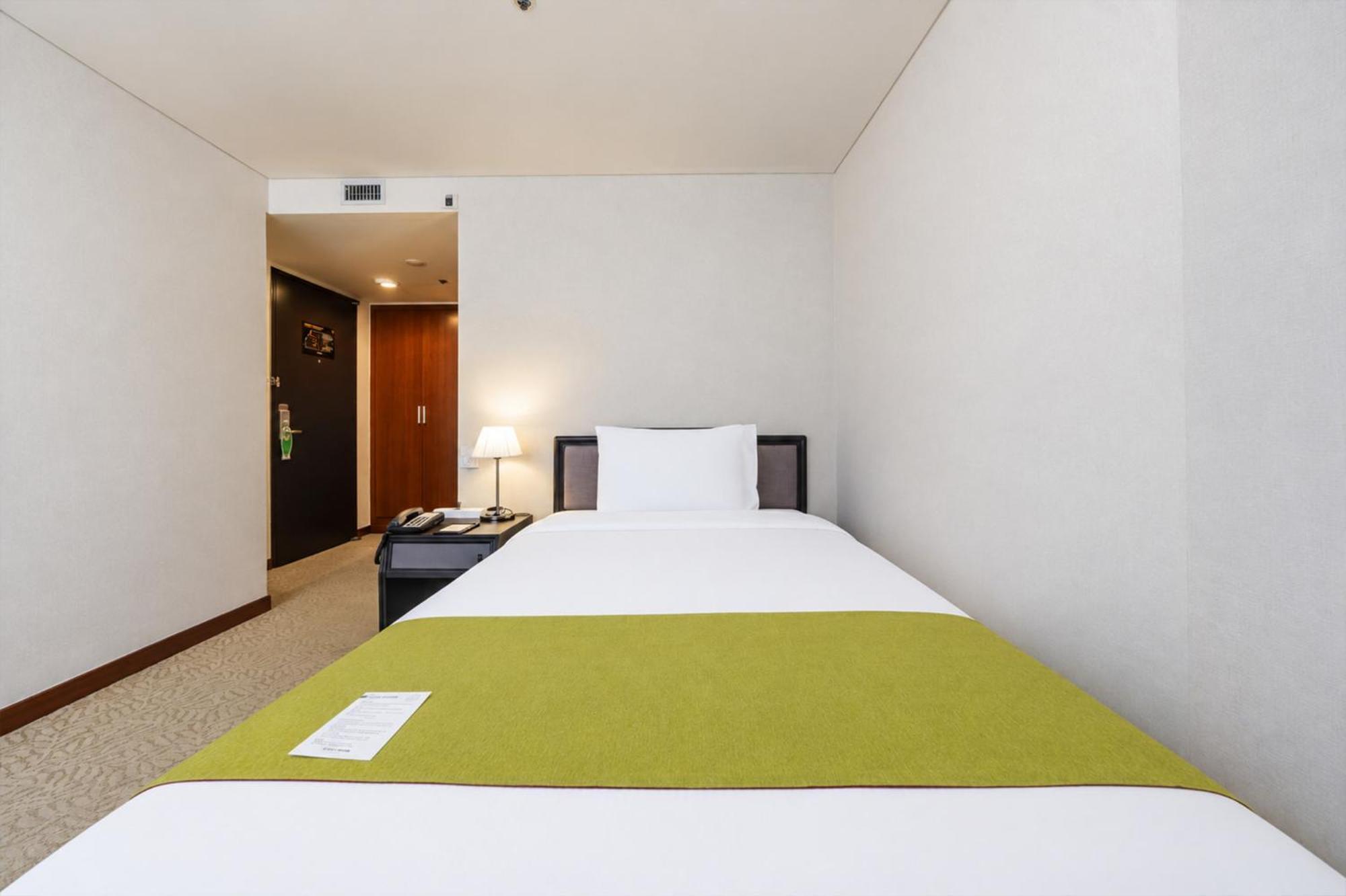 Corner Single Room