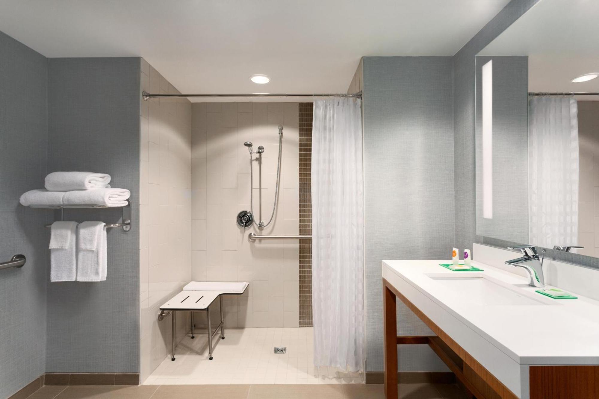 King Room Sofa Bed Roll Shower Disability Access