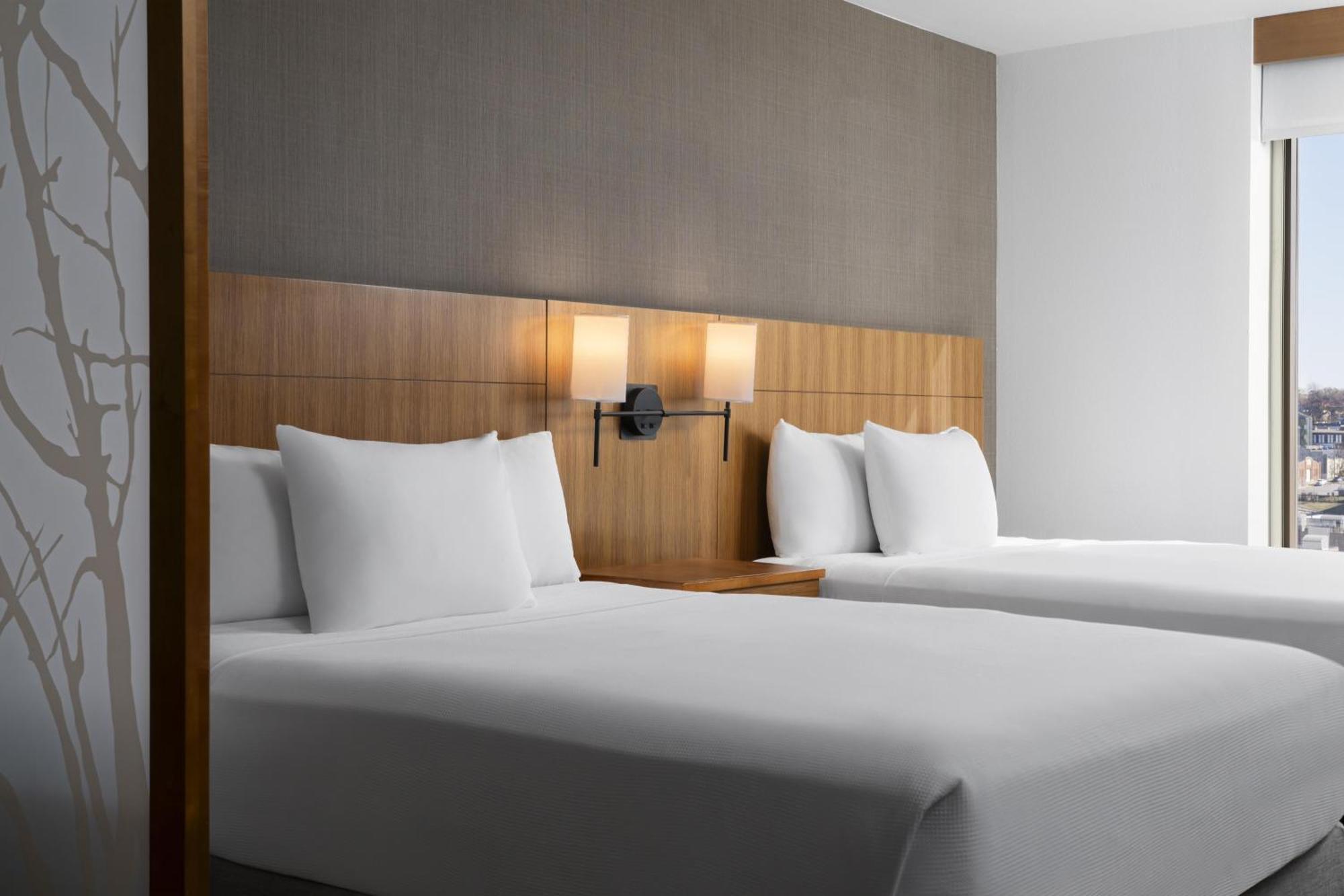 Queen Room Two Queen Beds Accessible Tub Disability Access
