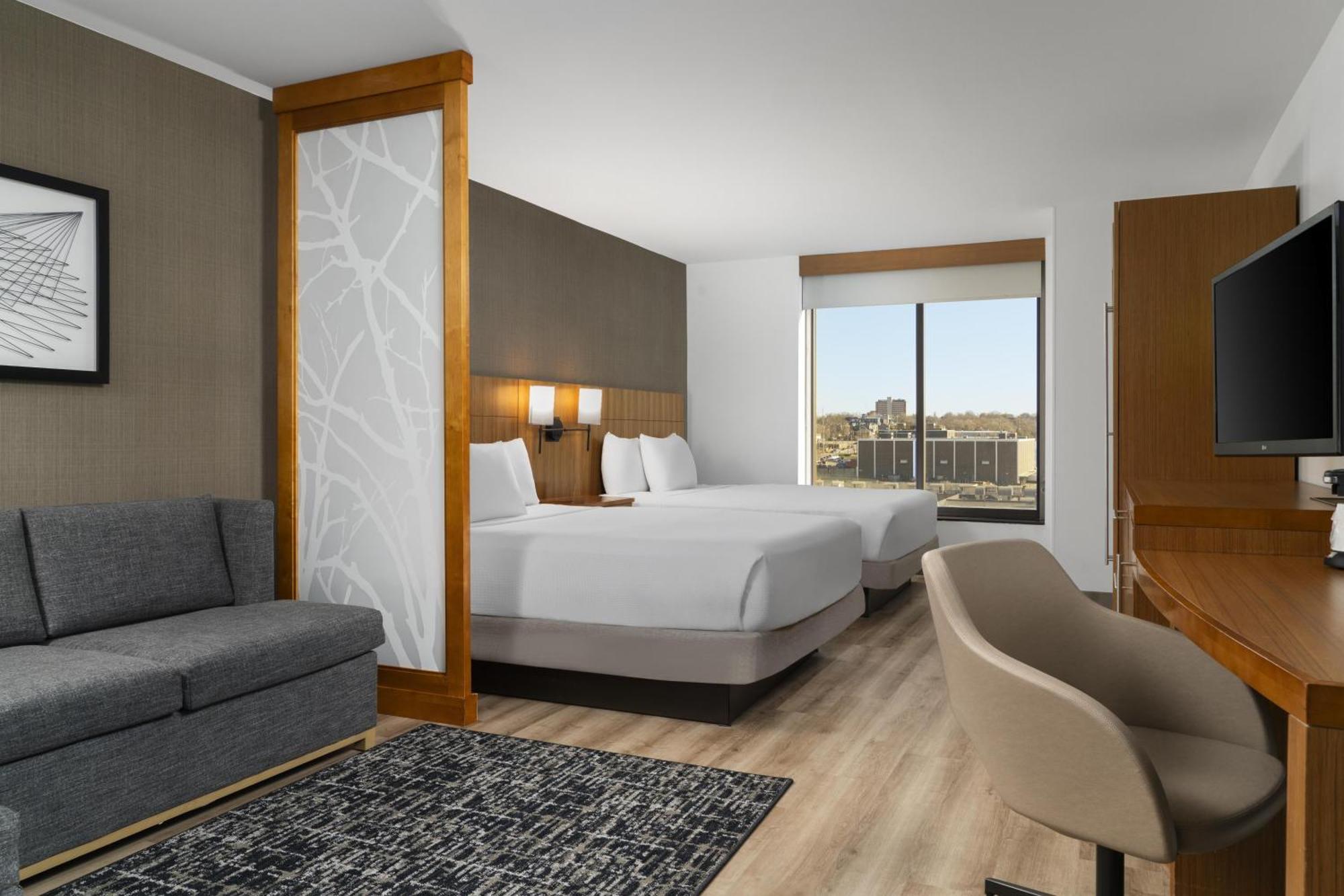 Queen Room Two Queen Beds Accessible Tub Disability Access