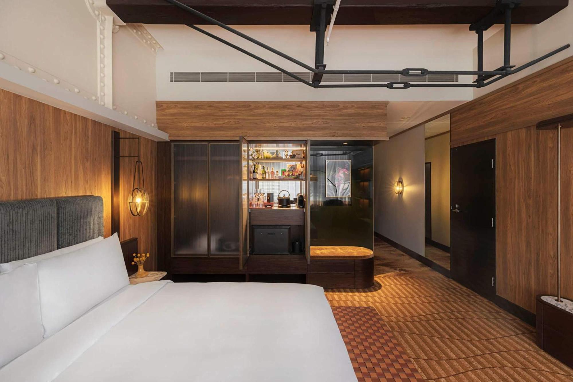 Urban King Room City View