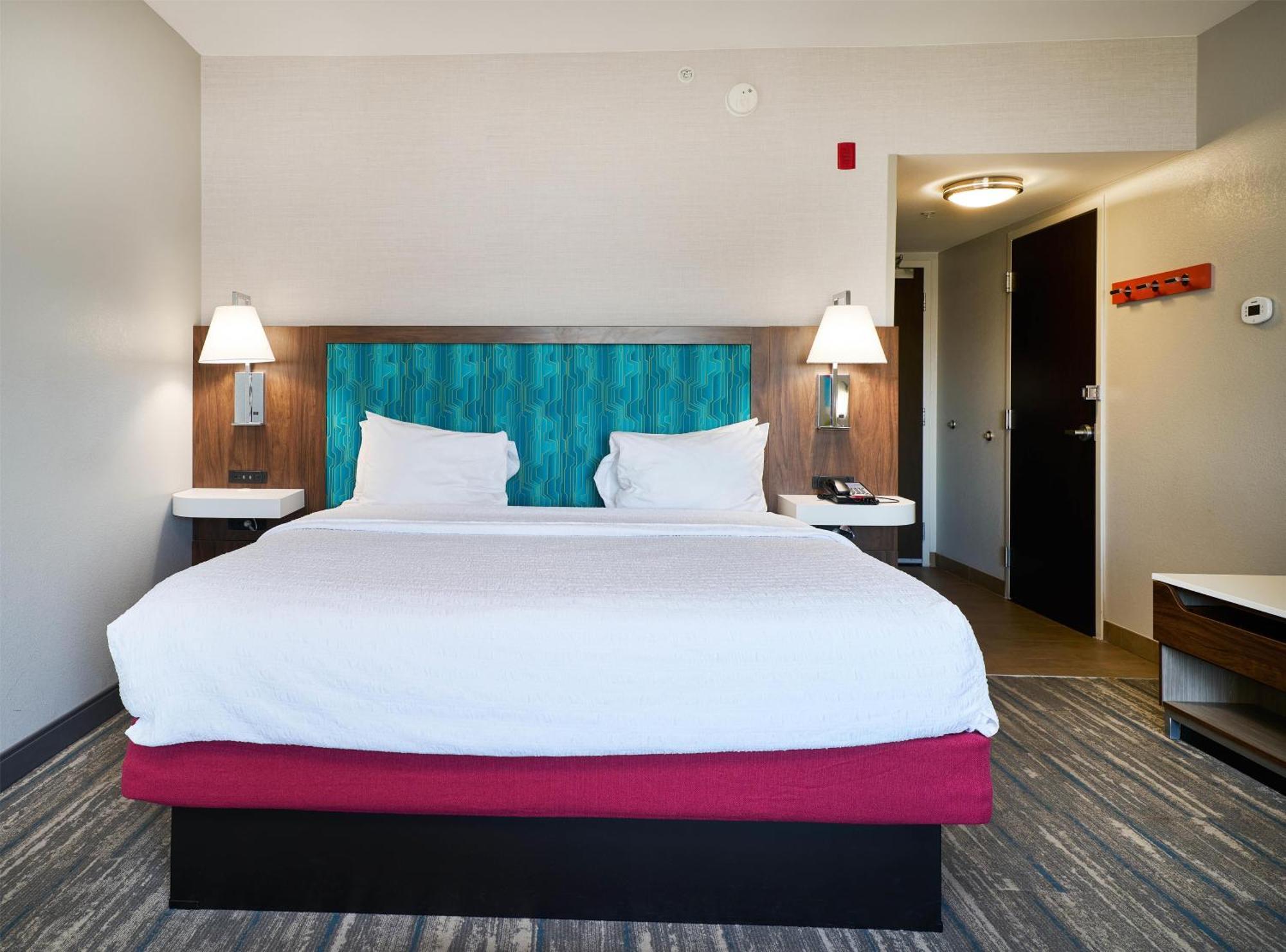 King Room Accessible Tub Mobility Hearing Access or Non-Smoking