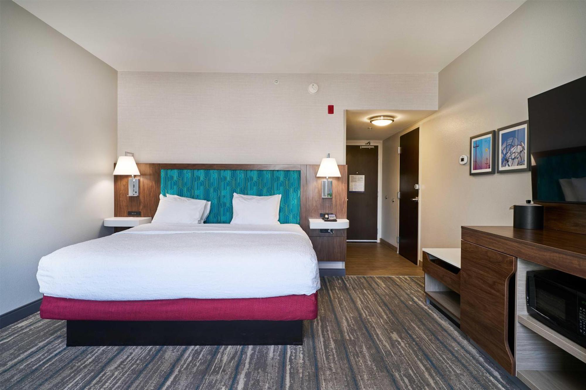 King Room Accessible Tub Mobility Hearing Access or Non-Smoking