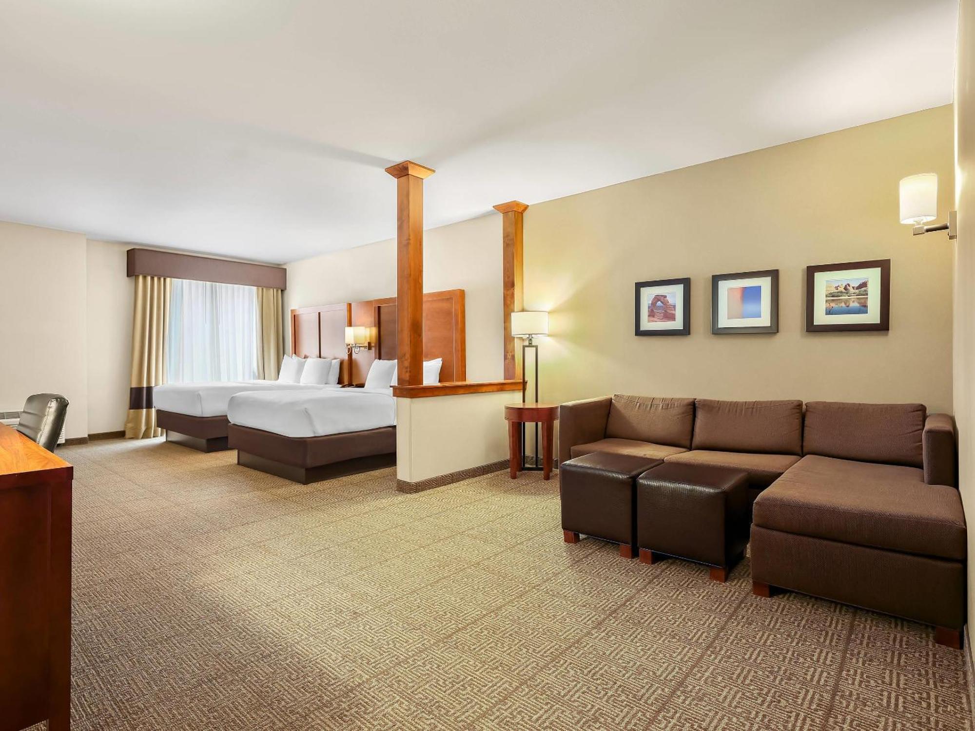 Queen Room Two Queen Beds Non-Smoking