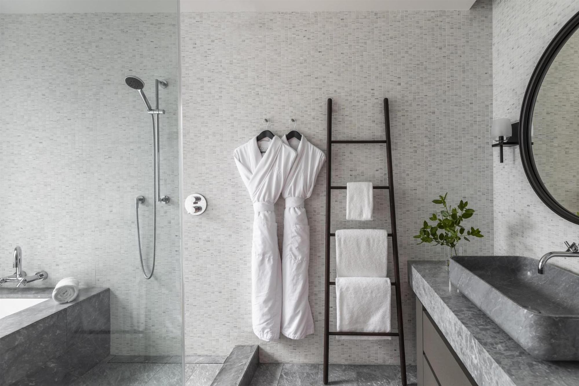 Deluxe King Room Streamside View Shower Mobility Access