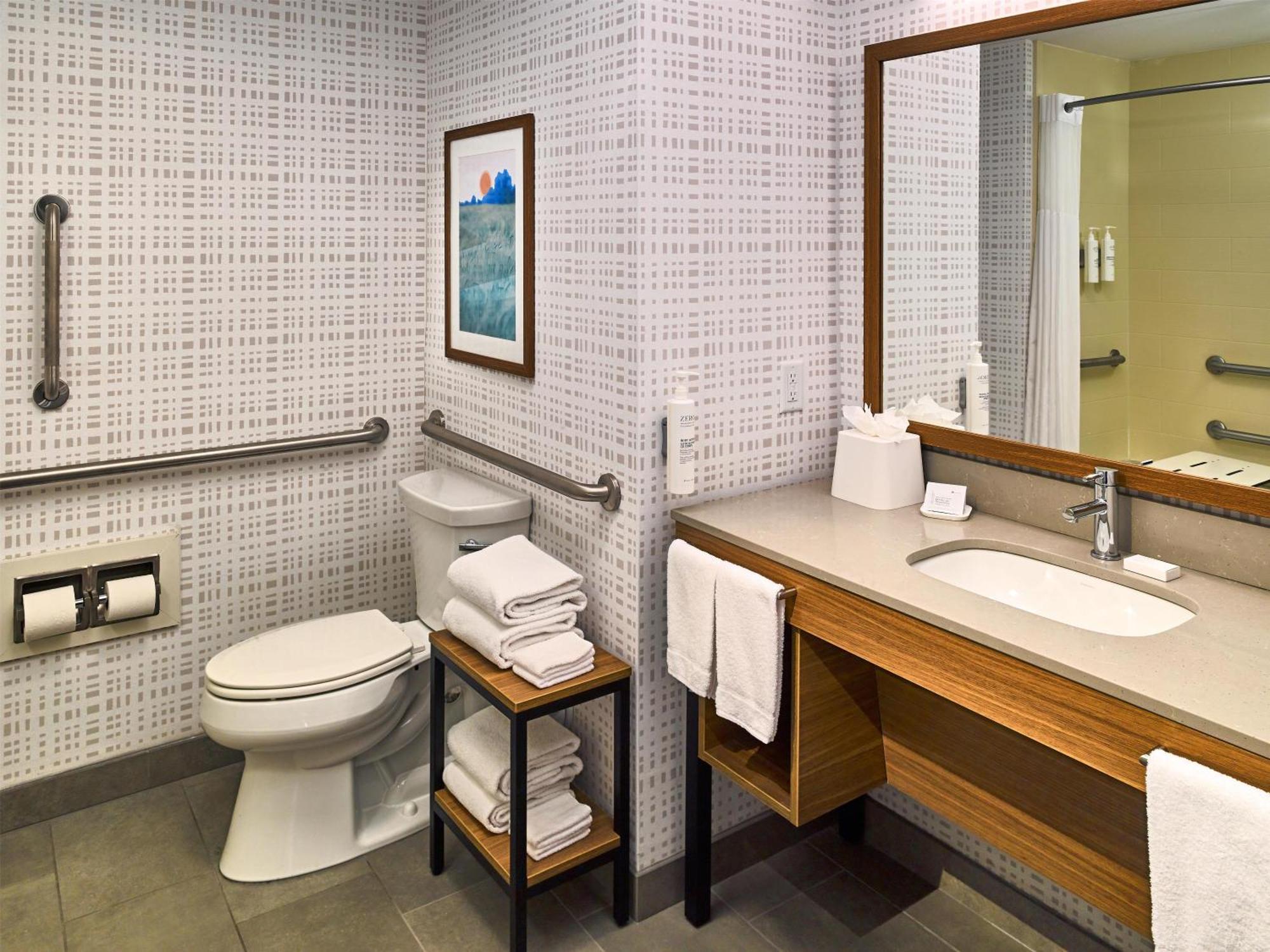 Queen Room Two Queen Beds Mobility Hearing Access or Non-Smoking