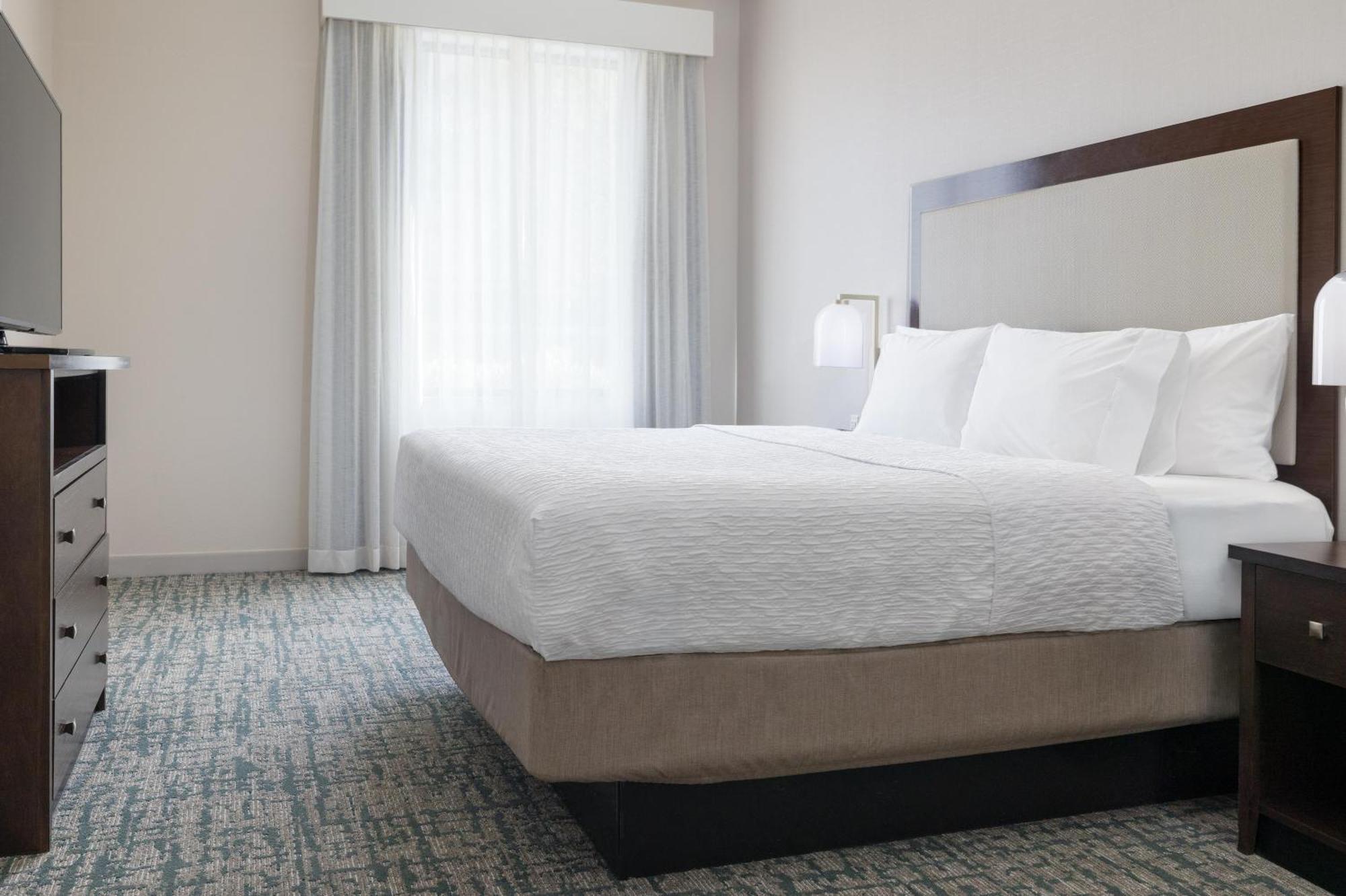 One-Bedroom King Suite Non-Smoking