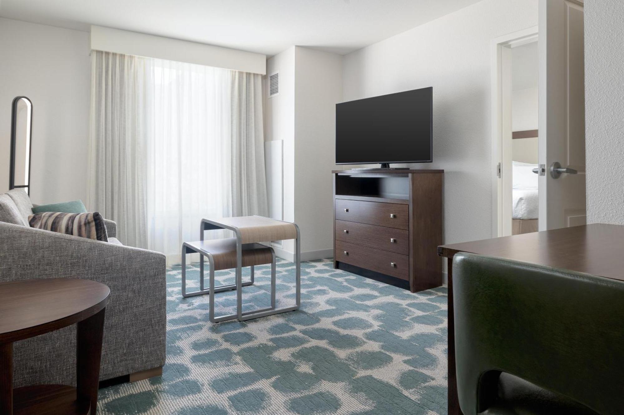One-Bedroom Queen Suite Two Queen Beds Non-Smoking