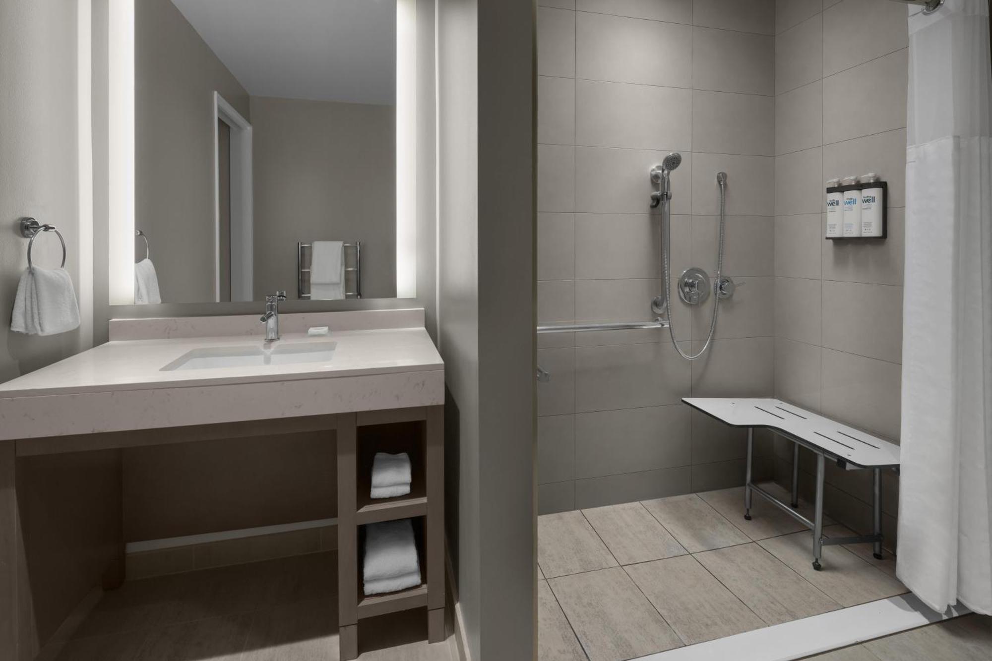 Den King Room Roll Shower Disability Access