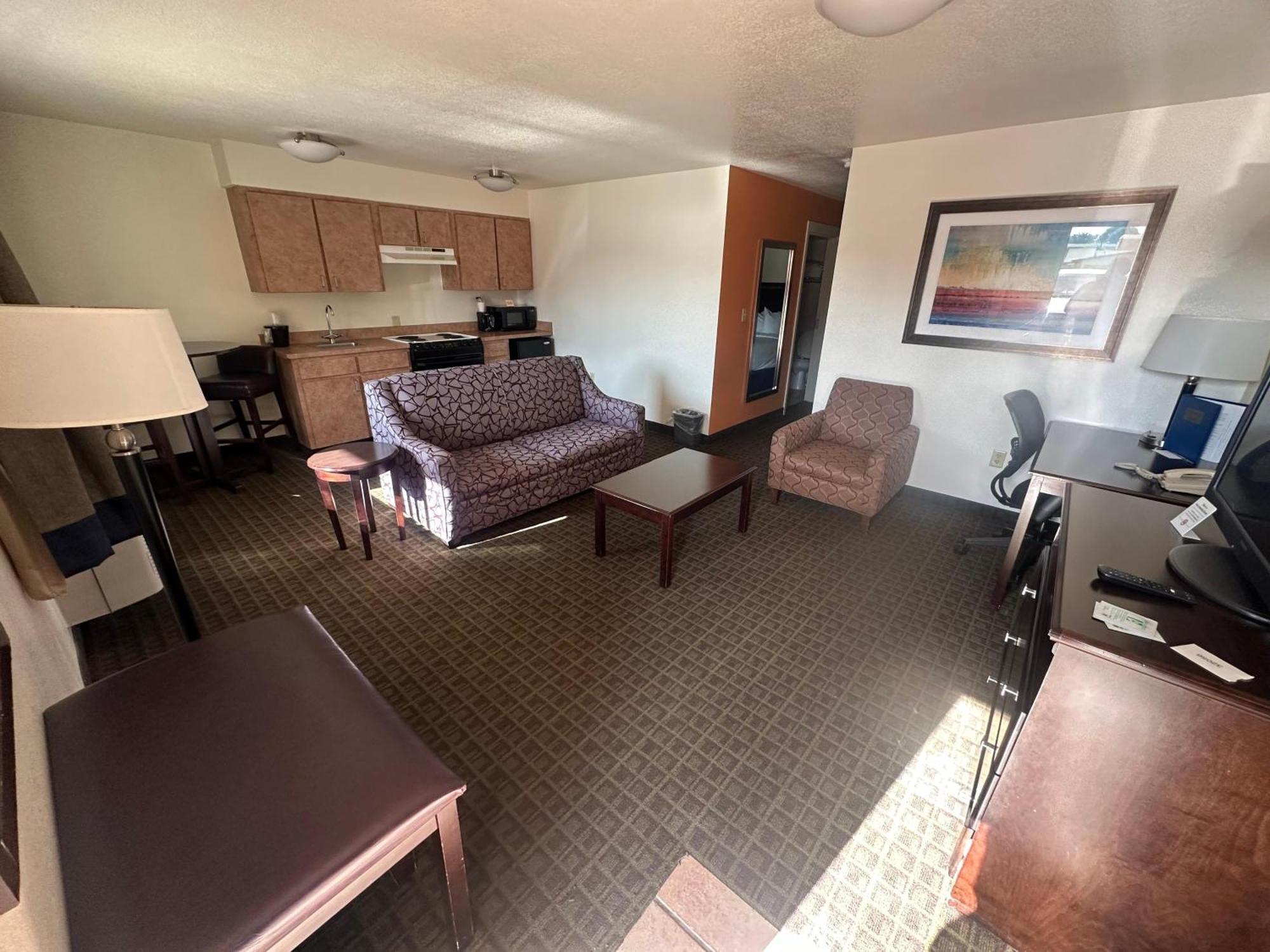 Deluxe King Suite