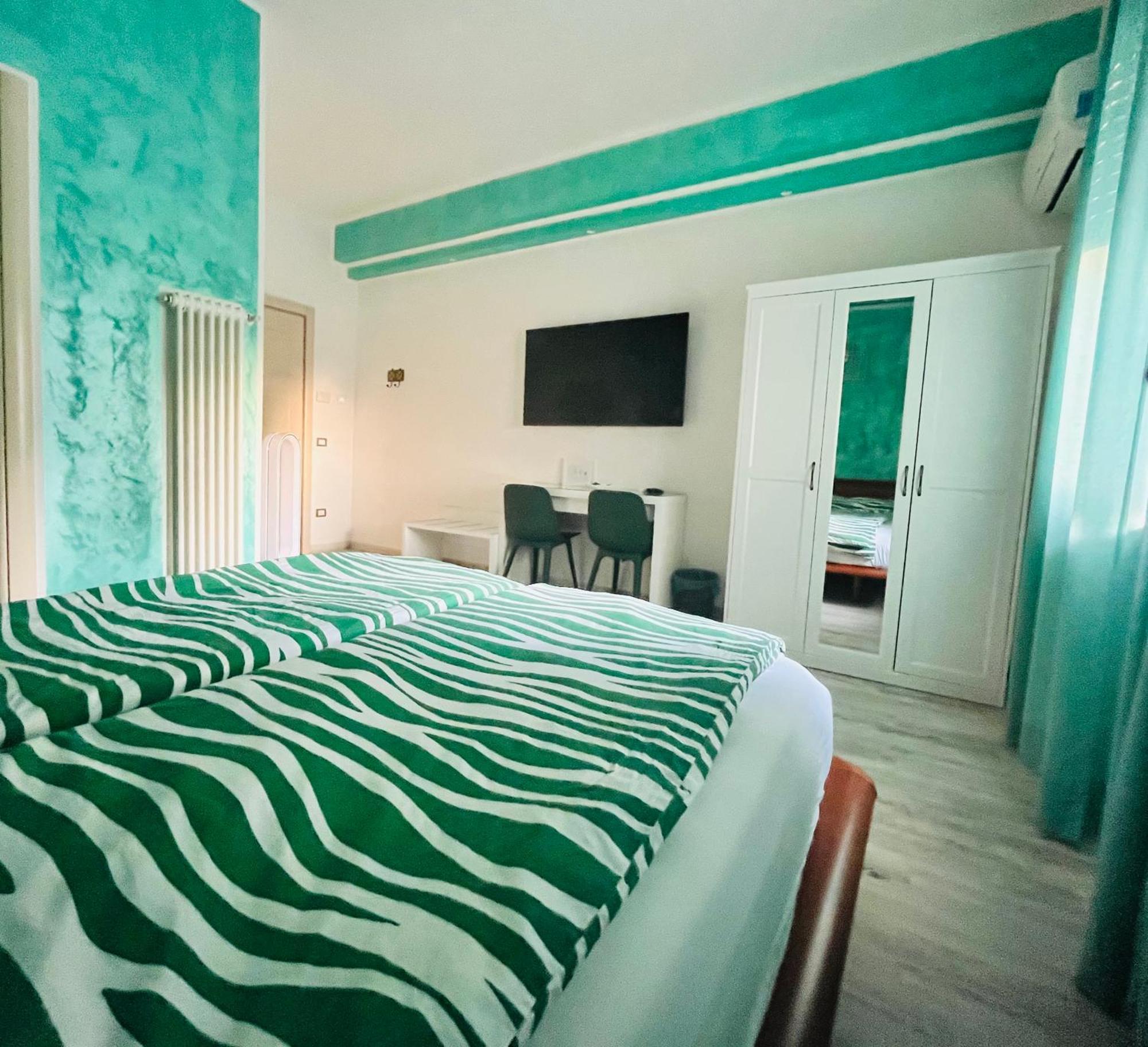 Double Room Private Bathroom