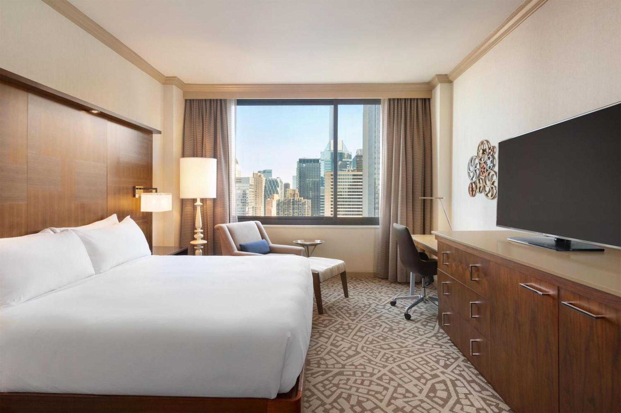 King Room City View Mobility or Hearing Access Tub