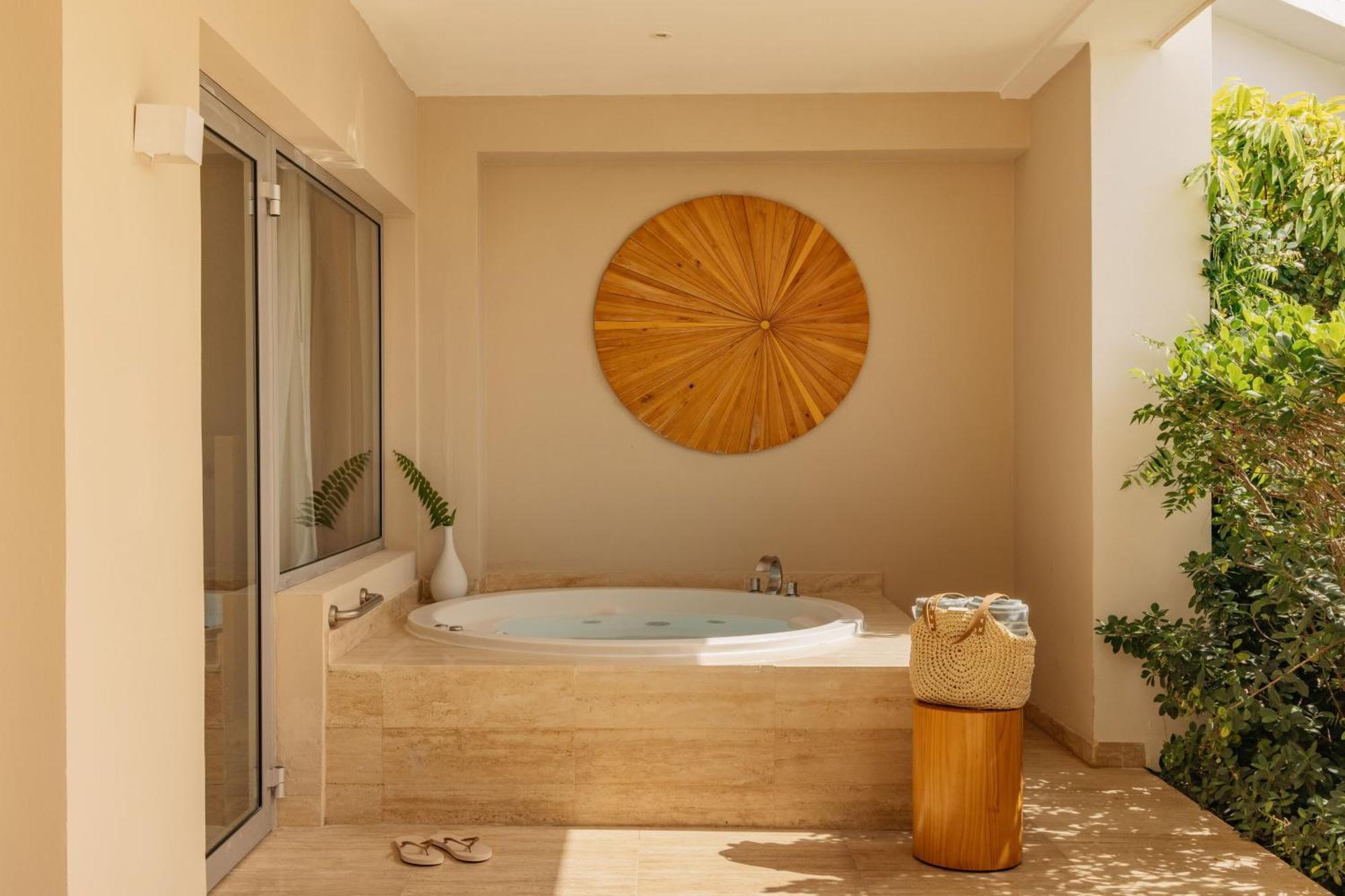 Master Suite Swim Up