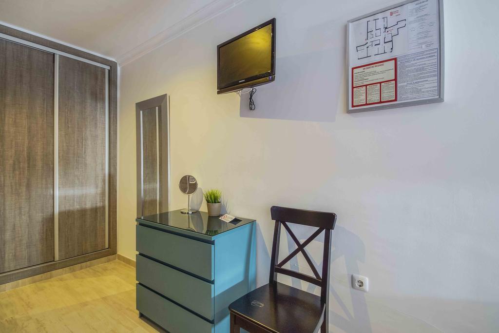 Family Room,185336820:JPEG