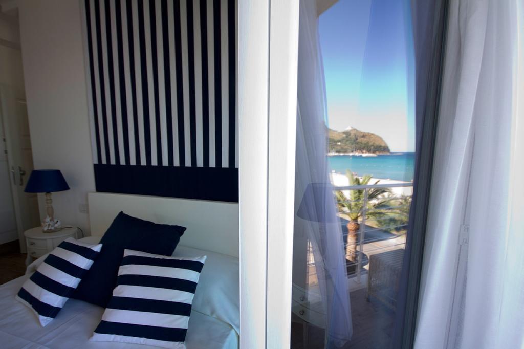 Double or Twin Room with Sea View,185577396:JPEG