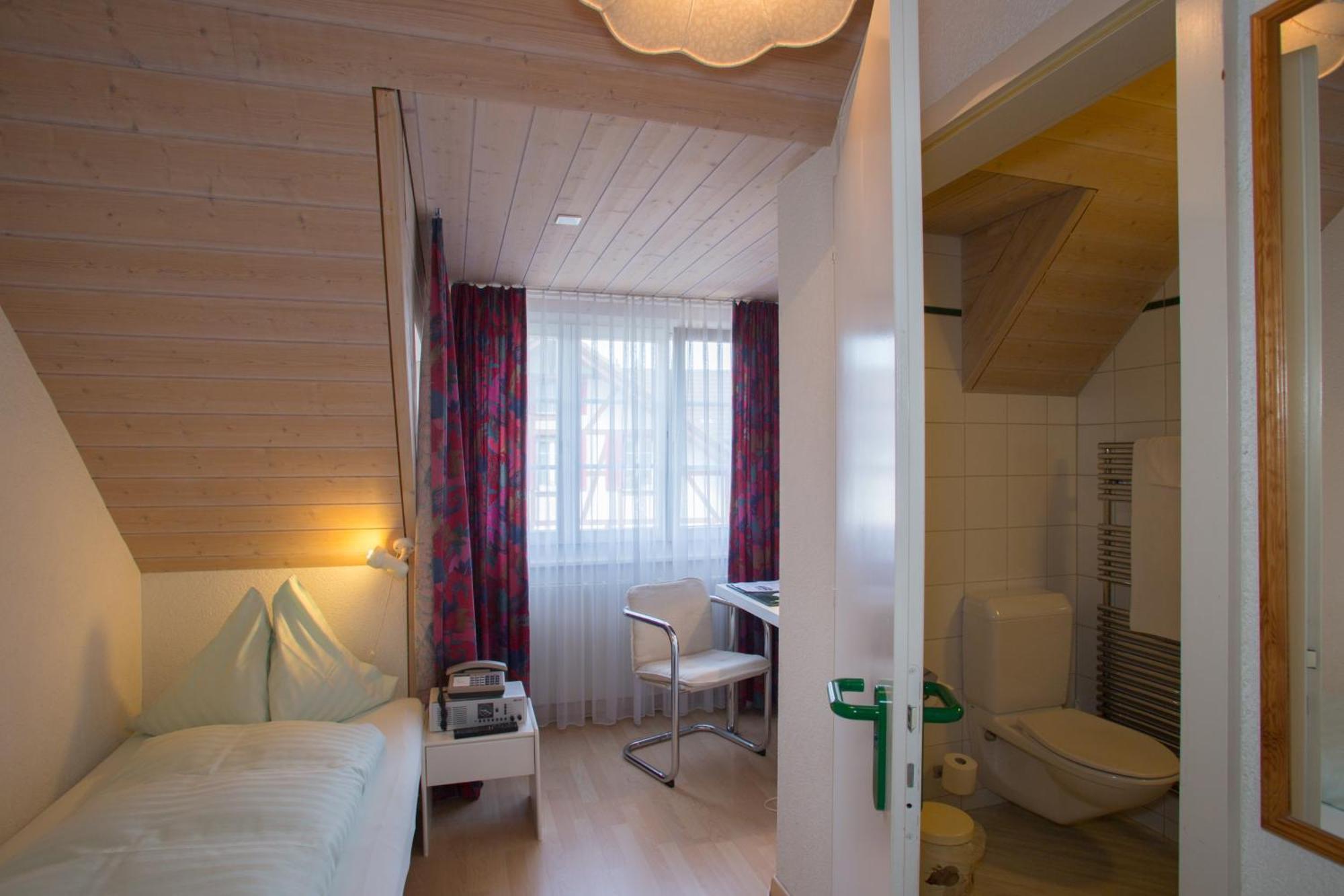 Standard Single Room,685170501:JPEG