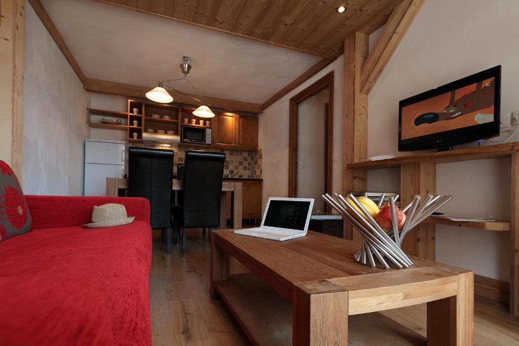 One-Bedroom Apartment 2,536213004:JPEG