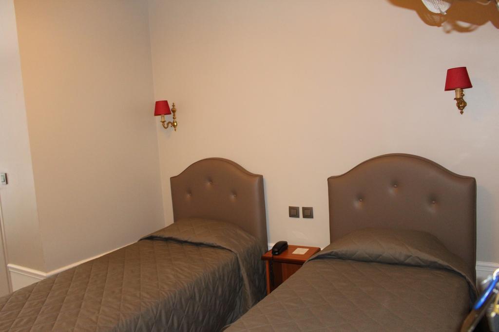 Twin Room Shower