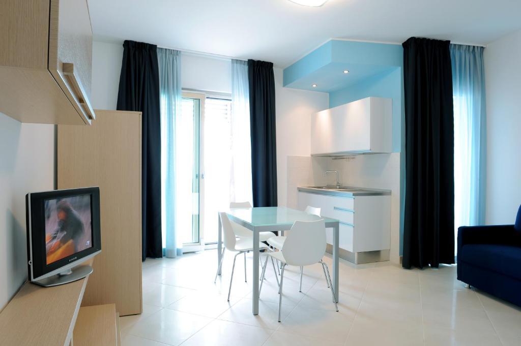 Two-Bedroom Apartment Sea View Balcony,378254029:JPEG
