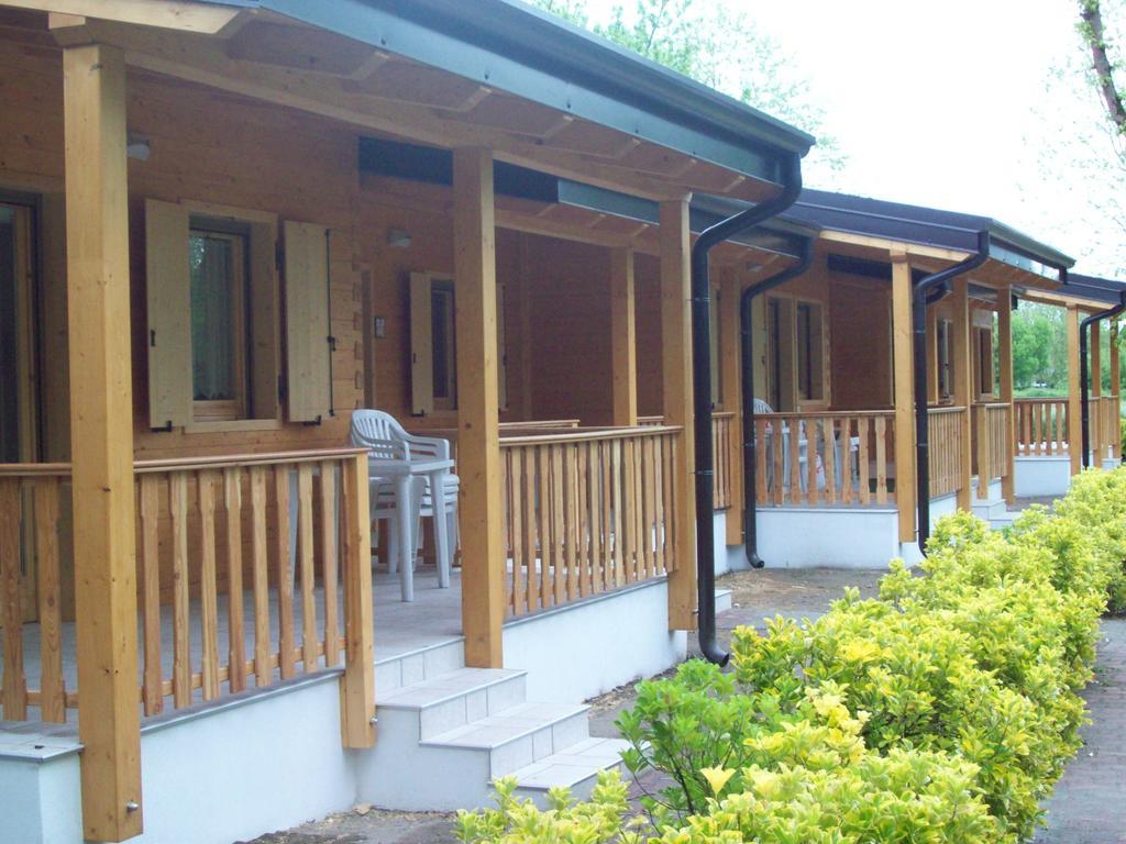 Deluxe Two-Bedroom Bungalow,186947838:JPEG