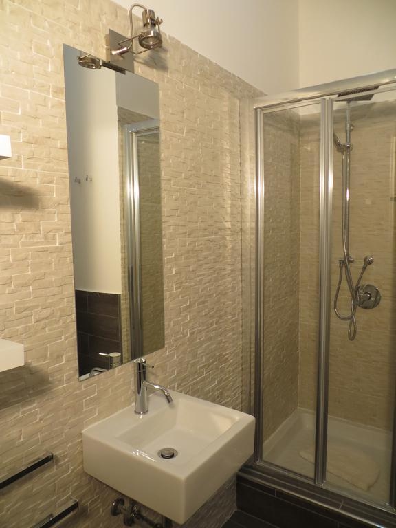Double Room Private Bathroom,187455069:JPEG