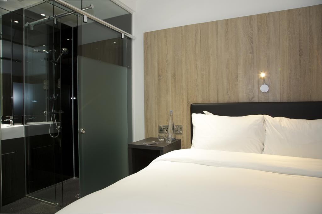 Queen Room without Window