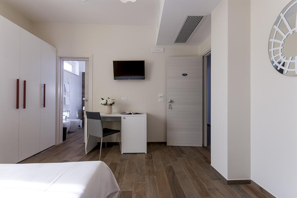 Large Double or Twin Room
