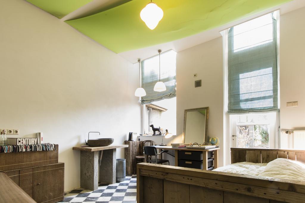 Double Room shared shower toilet & kitchen