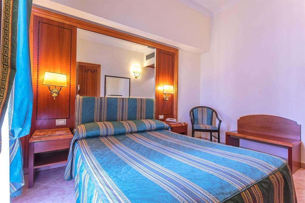 Standard Double or Twin Room,190225225:JPEG