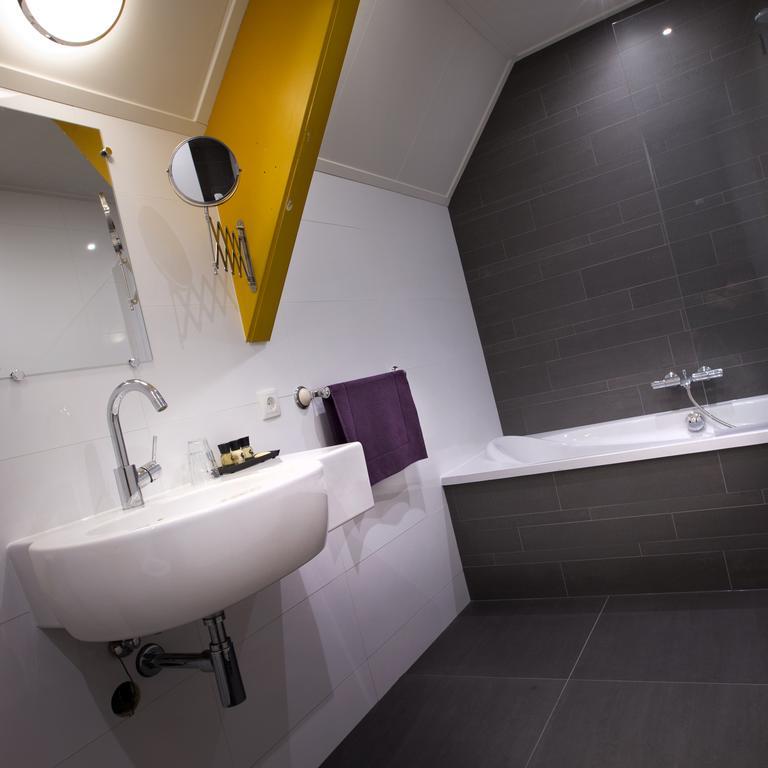 Twin Room Bath,190299844:JPEG