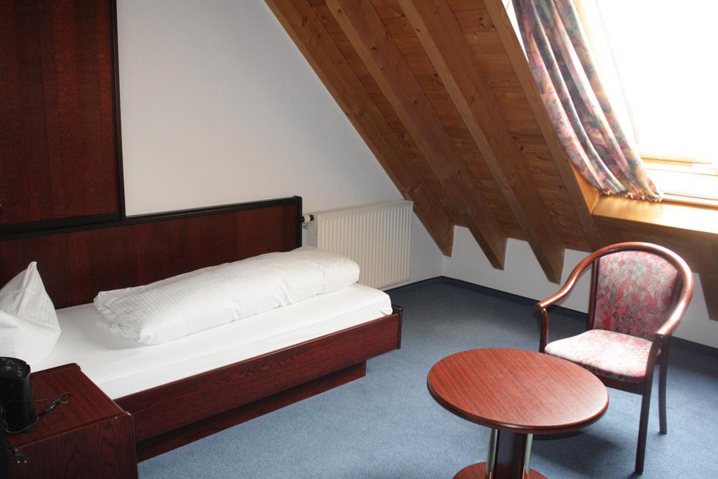 Single Room,190336117:JPEG