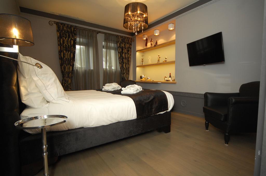 Deluxe Suite Spa Bath