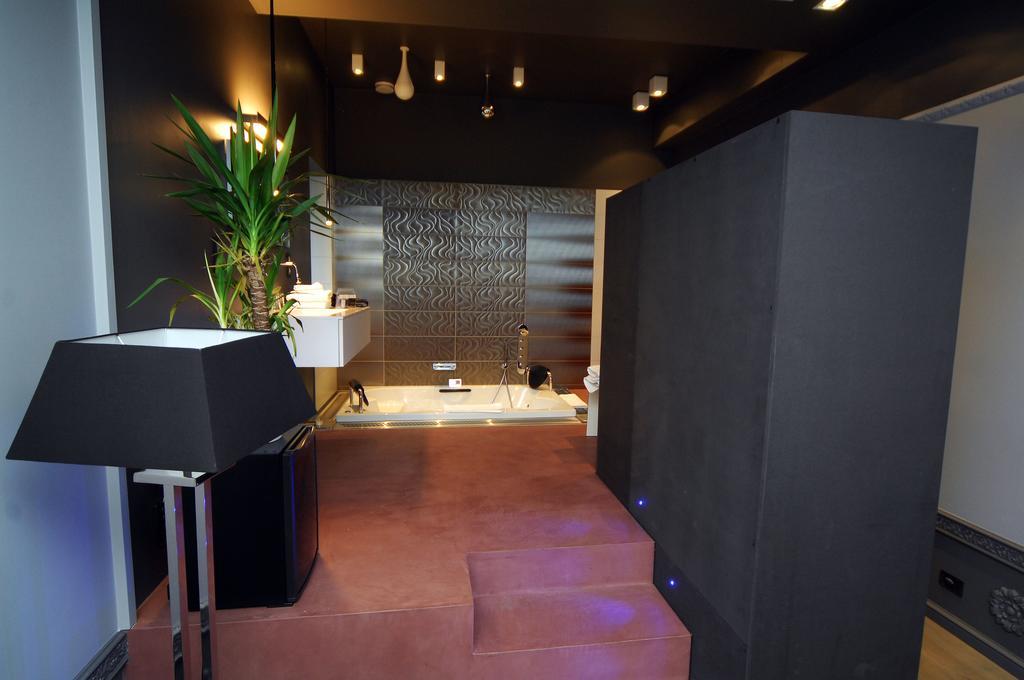 Deluxe Suite Spa Bath