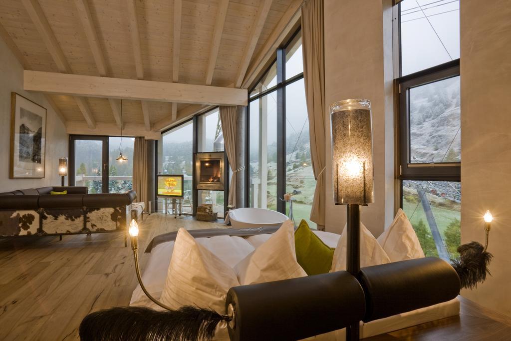 Matterhorn Roof Suite Matterhorn View House A,1103118789:JPEG
