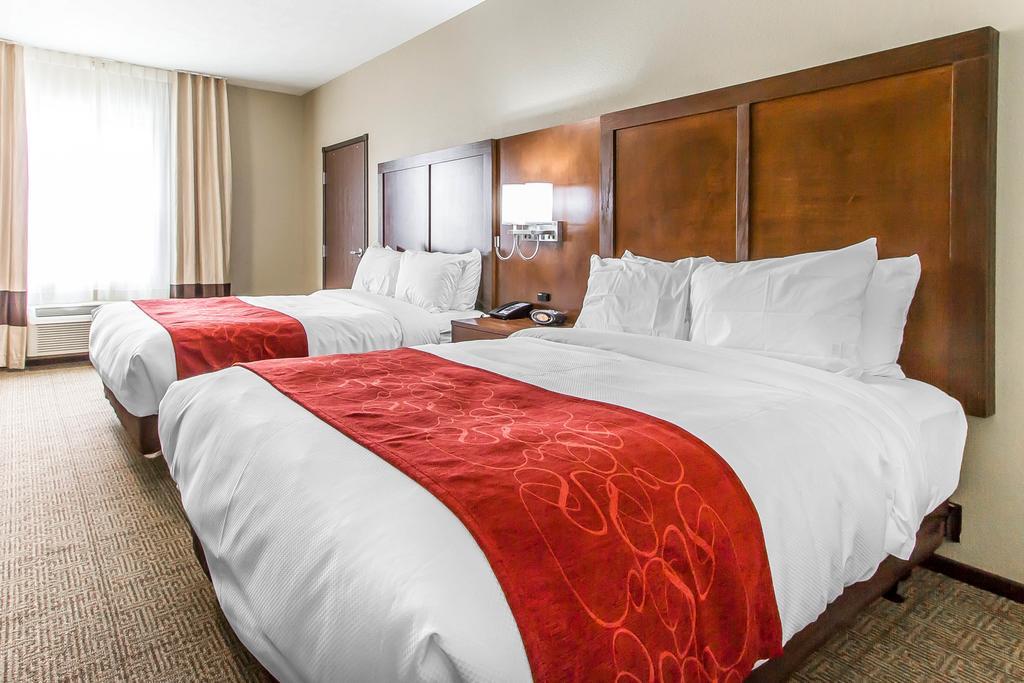 Queen Suite Two Queen Beds Sofa Bed Disability Access Non-Smoking