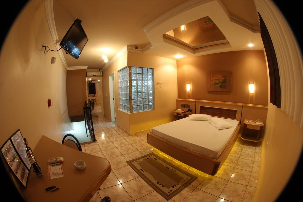 Standard Suite,190818058:JPEG